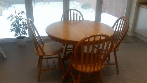 Dining Table & 4 chairs Rubberwood Excellent condition