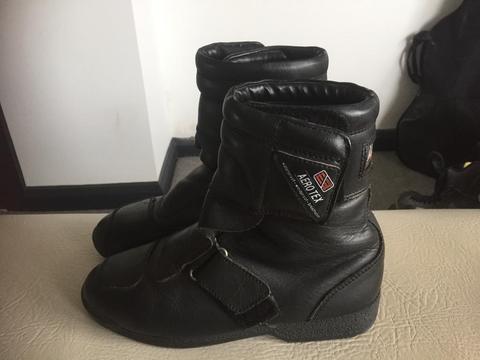 Akito Ladies/child’s motorcycle boots size 6-6.5
