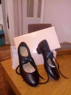 size 4 tap shoes