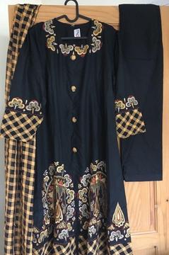 Beautiful Black suit XL New without tags