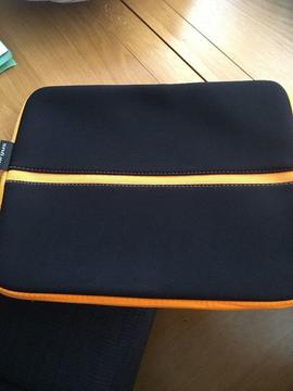 Targus Laptop Case or Tablet case - Black with Orange edge - 10