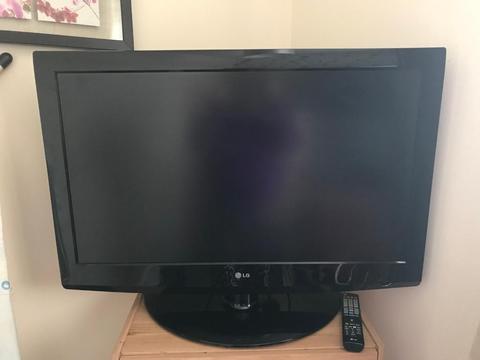 LG TV & DVD PLAYER WITH HDMI’s, USB PORT & SCARTS