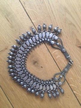 Silver necklace/ collier