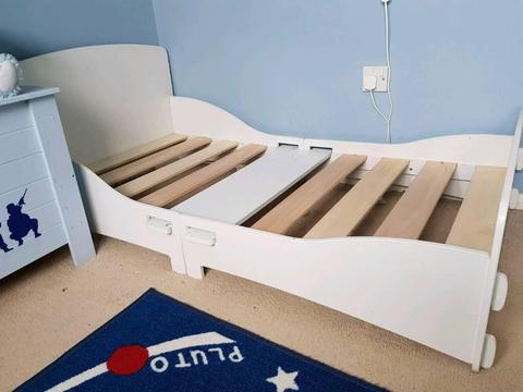 Kidsaw white junior / toddler bed