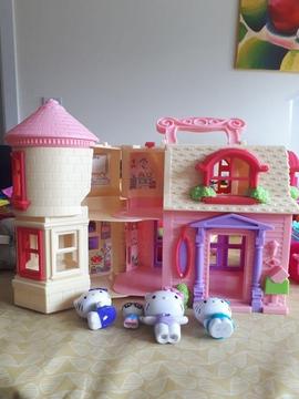 Hello kitty house with figures