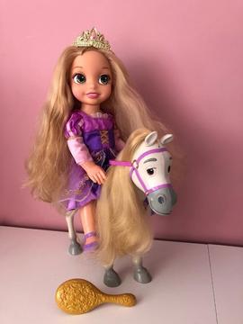 Rapunzel and Maximus Doll Set