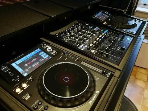 Pioneer XDJ 1000mk2 with cases. New condition