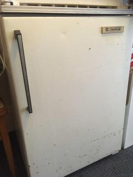 Undercounter fridge/freezer