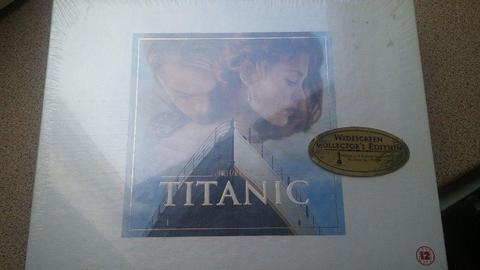 TITANIC - Rare Collector's Box Set Widescreen Edition (VHS) - 1997 - NEW