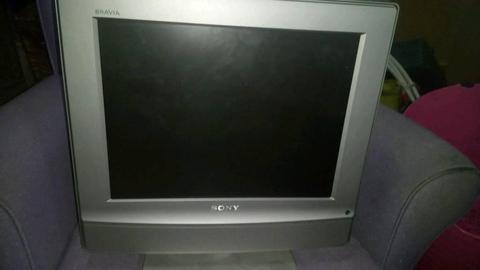 Sony bravia 15 inch lcd portable tv/monitor with remote