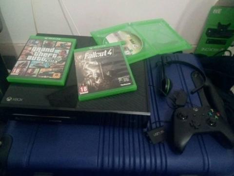 Xbox One with GTA 5, Fallout 4, FIFA