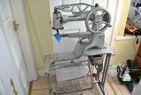 29K71 SINGER LEATHER PATCHER HEAVY DUTY SEWING MACHINE