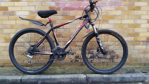 FULLY SERVICED GIANT REVEL WITH HYDRAULIC BRAKES BRAKES BICYCLE