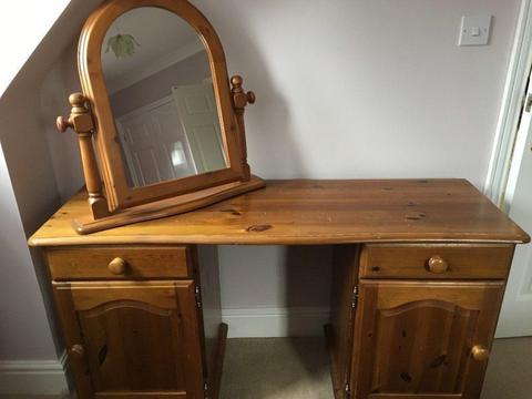 Pine Dressing Table With Mirror