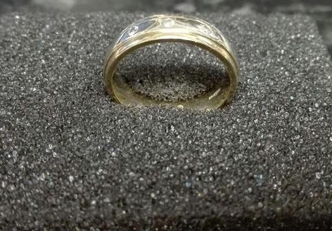Beautiful Wedding ring with 3 Diamonds - white yellow gold