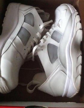 Nike Huaraches White (Size 7.5) - £25