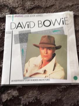 David Bowie - memorabilia book