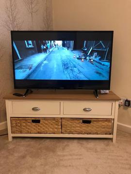 Hitachi 45” flat screen tv less than 5 month old