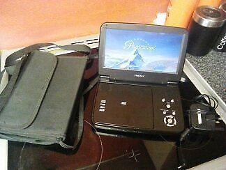 9 inch widescreen portable dvd with charger and case