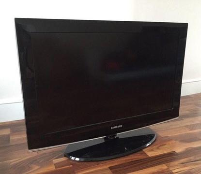 SAMSUNG 32inch LED TV With Freeview