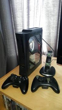Xbox 360 with 33 games, 2 control pads and racing steering wheel + pedals