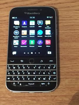 BlackBerry Classic Q20 Smart Phone Unlocked- in black with new case and new charger
