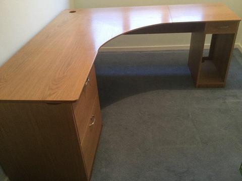 Large L shaped executive oak veneer desk with drawers