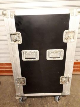 Black flight case with locking wheeks front and back are removable