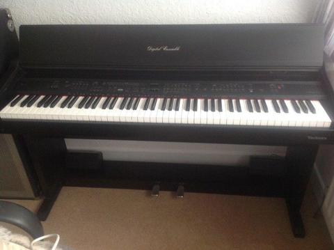 Technics digital ensemble piano in perfect condition £375 hardly been used this is a one man band
