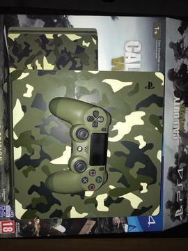 PlayStation 4 - Camo Colour (WW2 edition) - 1TB - With headset/games