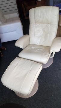 BEAUTIFUL CREAM LEATHER CHAIR WITH MATCHING FOOT STOOL THE CHAIR RECLINES AND SWIVELS FOR COMFORT
