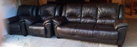 BROWN LEATHER 3 SEATER VERY COMFY SOFA WITH 2 MATCHING CHAIRS VIEWING WELCOME