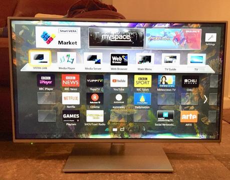 Panasonic 32 inch Smart TV LED Full HD 1080p ★ YouTube ★ Netflix ★ Built in WiFi ★ SmartIPTV