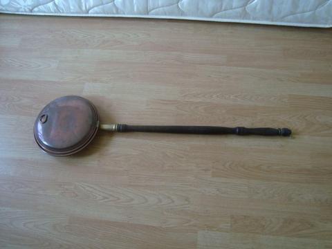 ANTIQUE COPPER WARMING PAN WITH WOODEN HANDLE