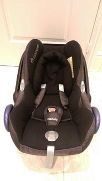Maxi Cosi Cabrio car seat with newborn insert (excellent condition) £30