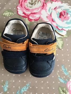 Clark’s Tiny Zakk first shoes size 3 1/2 F