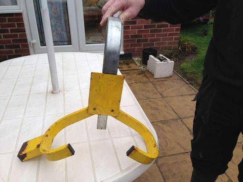 One Trailer Clamp