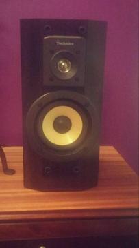 5 Technics speakers great Music and really good conditions