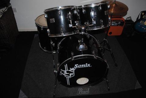 Sonix 925 rock drum kit