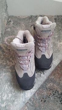Walking Boots/Trainers