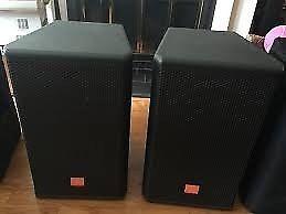 JBL MRX515 15 400W / 8 OHMS Passive speakers in very good condtion all orginal