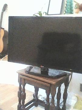 LG 32IN LCD TV WITH REMOTE, FREEVIEW