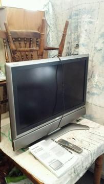 Sharp Aquos 32 inch TV with Freeview