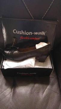 Cushion walk shoes