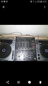 Pair of Pioneer cdj 800's, Pioneer djm 600 and a new jersey amp and speakers