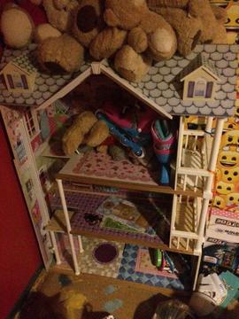 Free 3 story dolls house