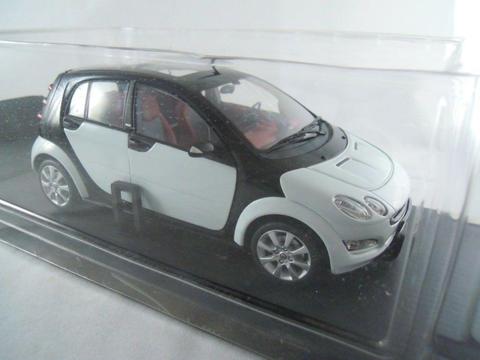 KYOSHO SMARTWARE FORFOUR SMARTCAR 1:18 SCALE