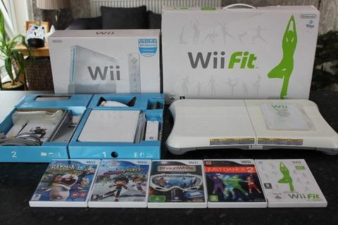 Nintendo Wii Console With Fit Board Boxed With Games