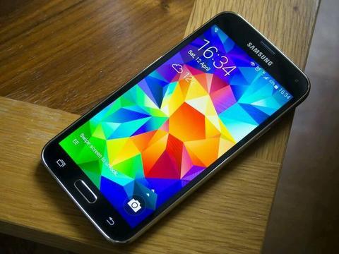 SAMSUNG GALAXY S5 COMES IN THE BOX/ EE VIRGIN ASDA NETWORKS