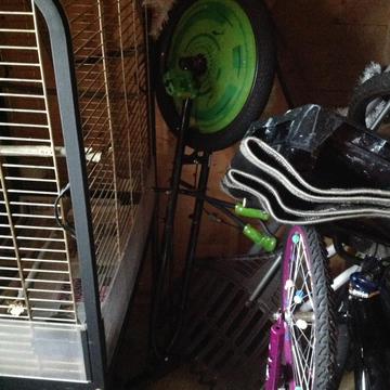 2 kids bikes and green machine £30 Ono